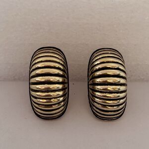Vintage Gold Tone Ribbed Dome Clip On Earrings Retro Statement Fashion Jewelry